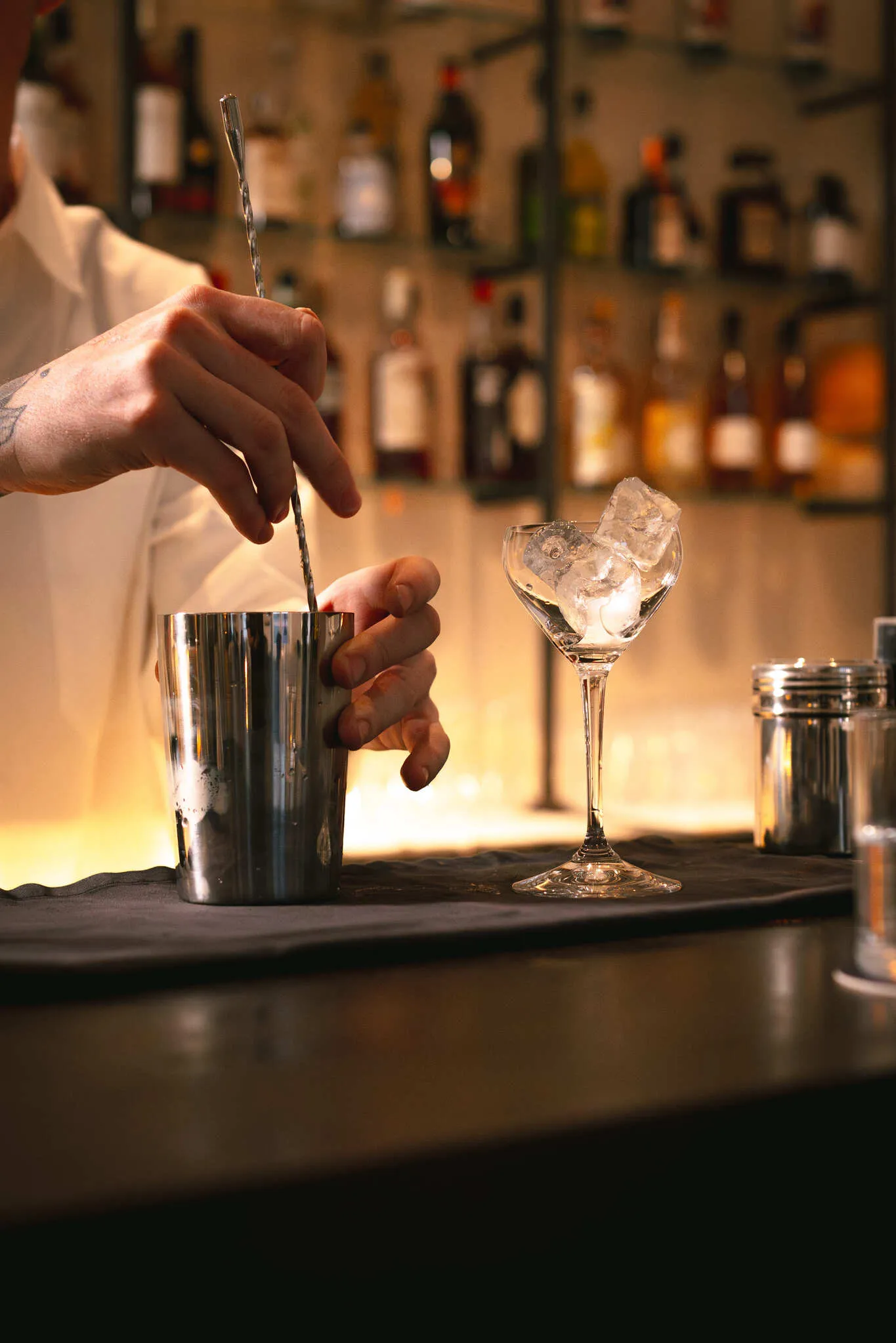 Preparação de cocktails de Vinho do Porto no bar da Matriarca
